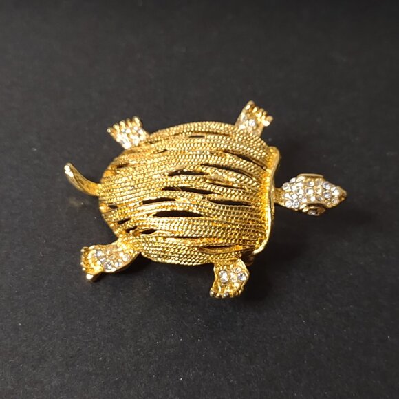Very Awesome Gold Tone Turtle Brooch With Clear Stones - Picture 1 of 11